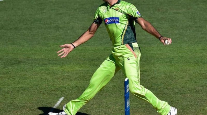 Tallest Cricketer in the World